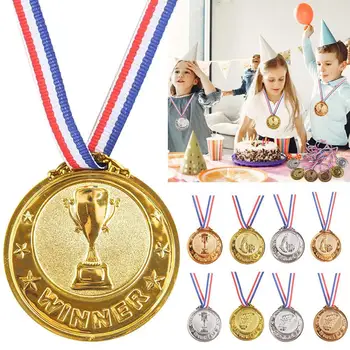 Zlatne, srebrne, brončane medalje za školskih sportskih natjecanja u nogometu, nagradni trofej, spomen medalja, nogometnih trofeja