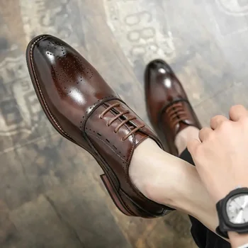 Kožna obuća velikih dimenzija, muška poslovna službena odjeća, muška svakodnevne univerzalne soft black male kožne cipele 2023 godine izdavanja.